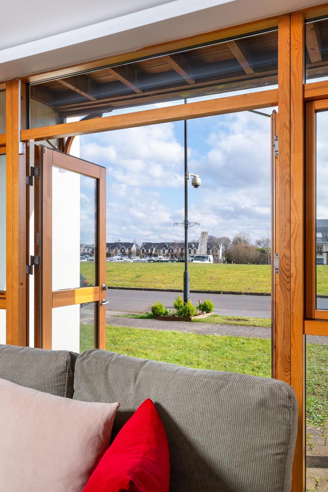 Shannonside - Stylish 5 Bed Marina Home & 40Ft Mooring Termonbarry Εξωτερικό φωτογραφία
