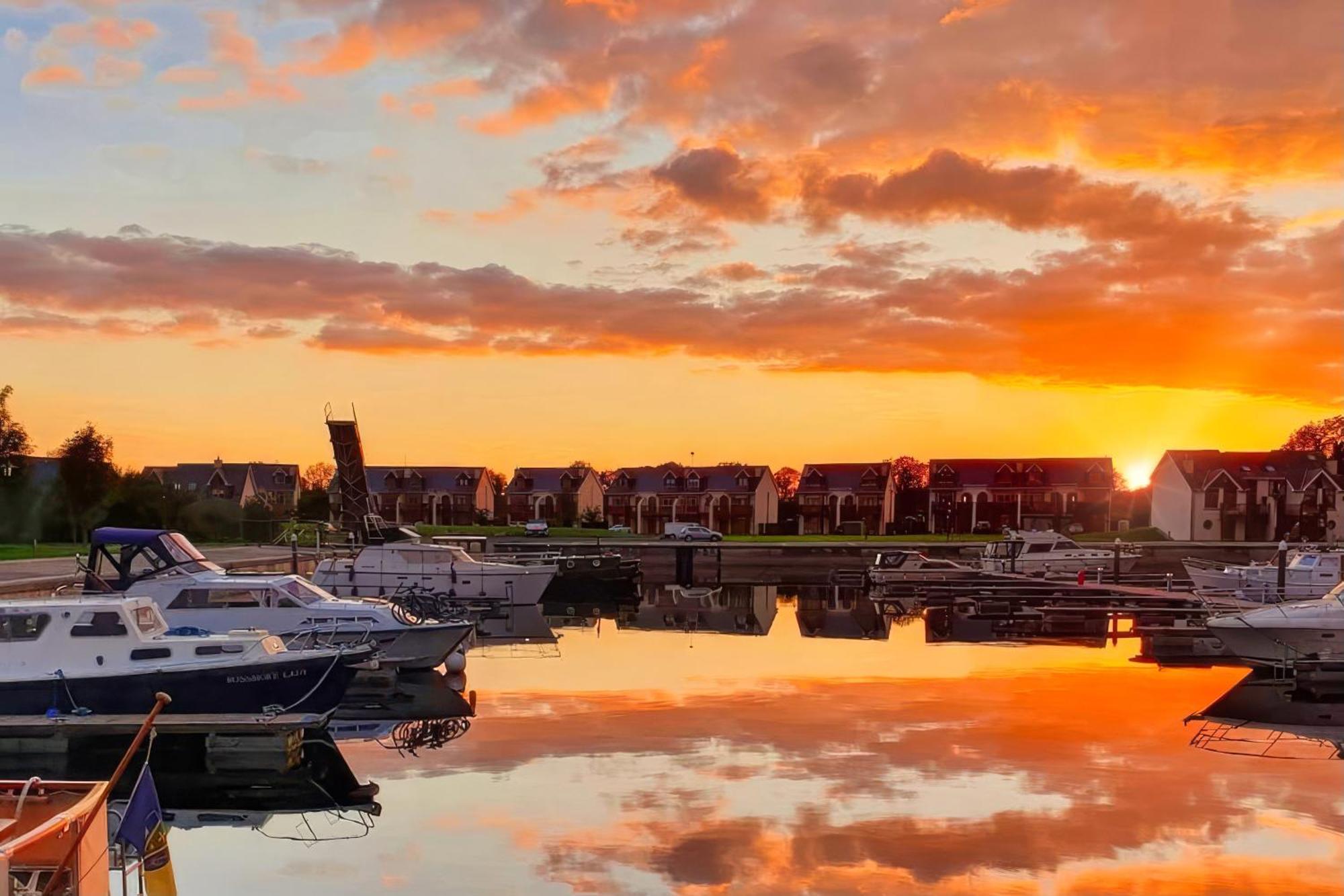 Shannonside - Stylish 5 Bed Marina Home & 40Ft Mooring Termonbarry Εξωτερικό φωτογραφία